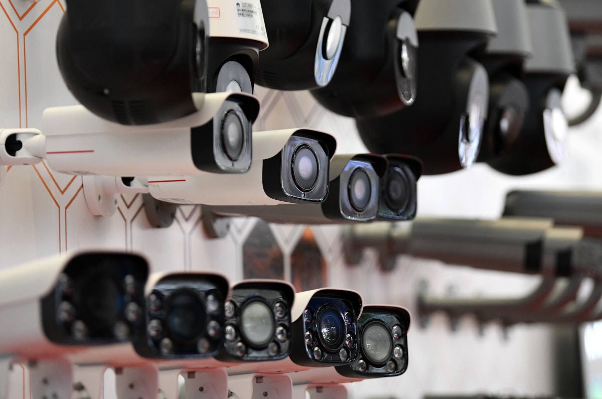 يتم عرض كاميرات المراقبة في معرض الأمن العام الصيني السابع عشر في مركز شنتشن للمؤتمرات والمعارض في 28 أكتوبر 2019. (تصوير نويل سيليس / وكالة الصحافة الفرنسية) - AFP